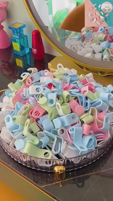Space-Saving Clothes Hanger Connector Hooks